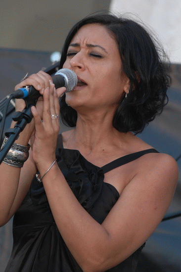 <b>...</b> la Compagnie accueillait la chanteuse tunisienne <b>Wafa GHORBEL</b>, <b>...</b> - 20100722_NiceJazzOff_35