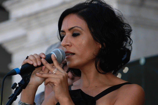 <b>...</b> la Compagnie accueillait la chanteuse tunisienne <b>Wafa GHORBEL</b>, <b>...</b> - 20100722_NiceJazzOff_45